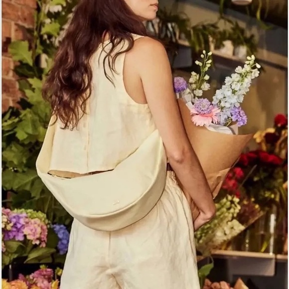 July | Everyday Crescent Bag Crescent Canvas Bag Taupe Natural Unisex - Picture 2 of 11